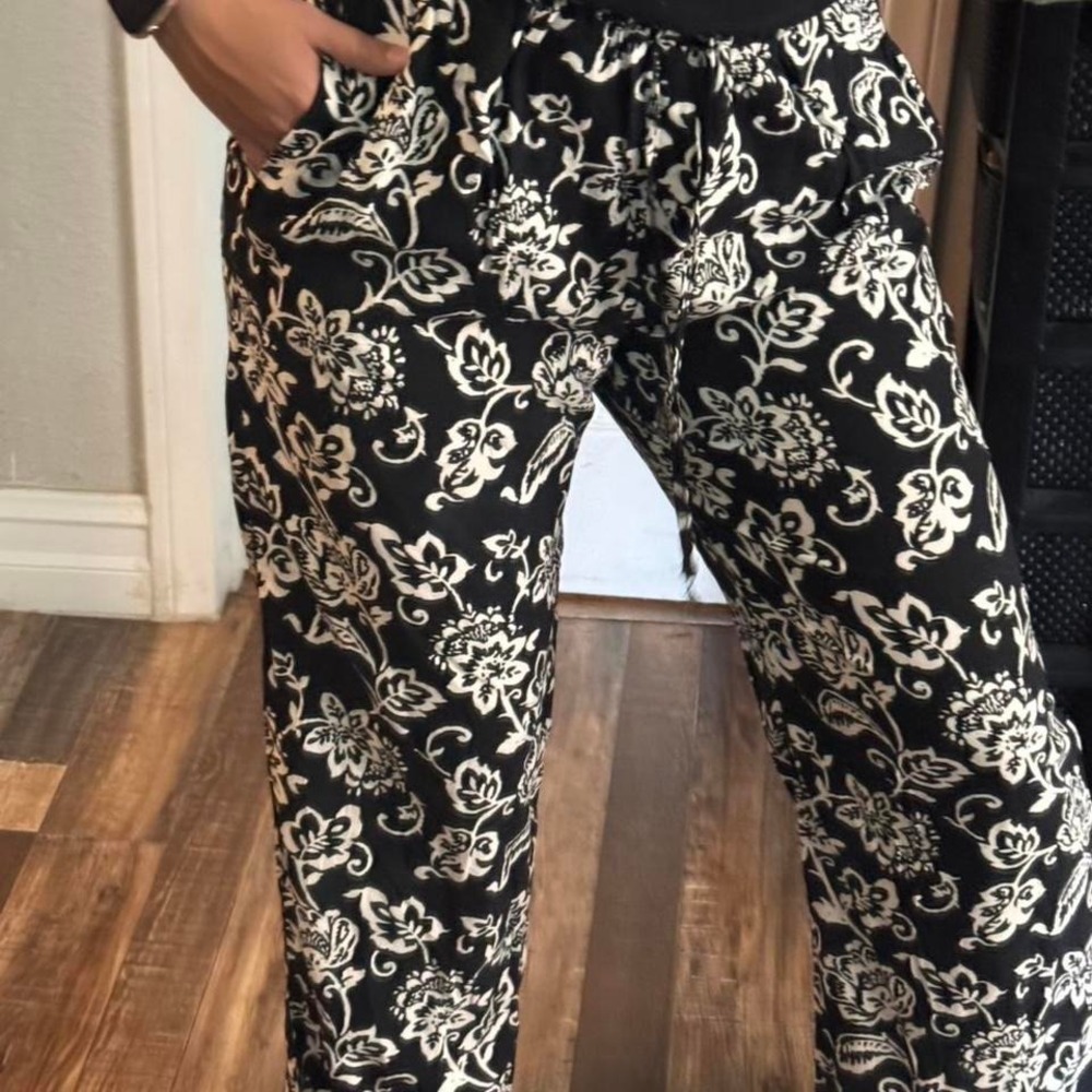 Classic Concepts High Waisted Boho Floral Palazzo Pants - Black & White‎